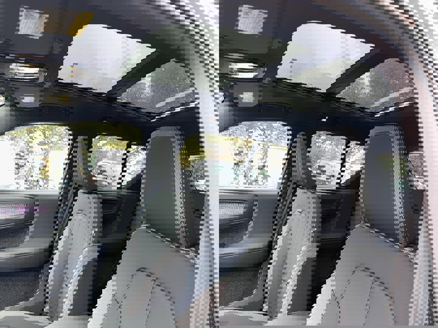 New 2026 Volvo EX40 Plus w/ Climate Package image 12