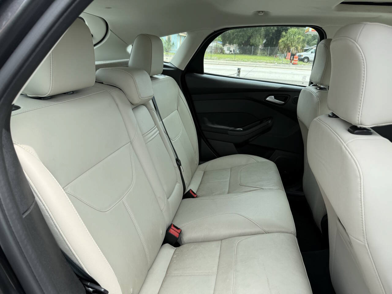 Used 2015 Ford Focus Titanium FWD image 22