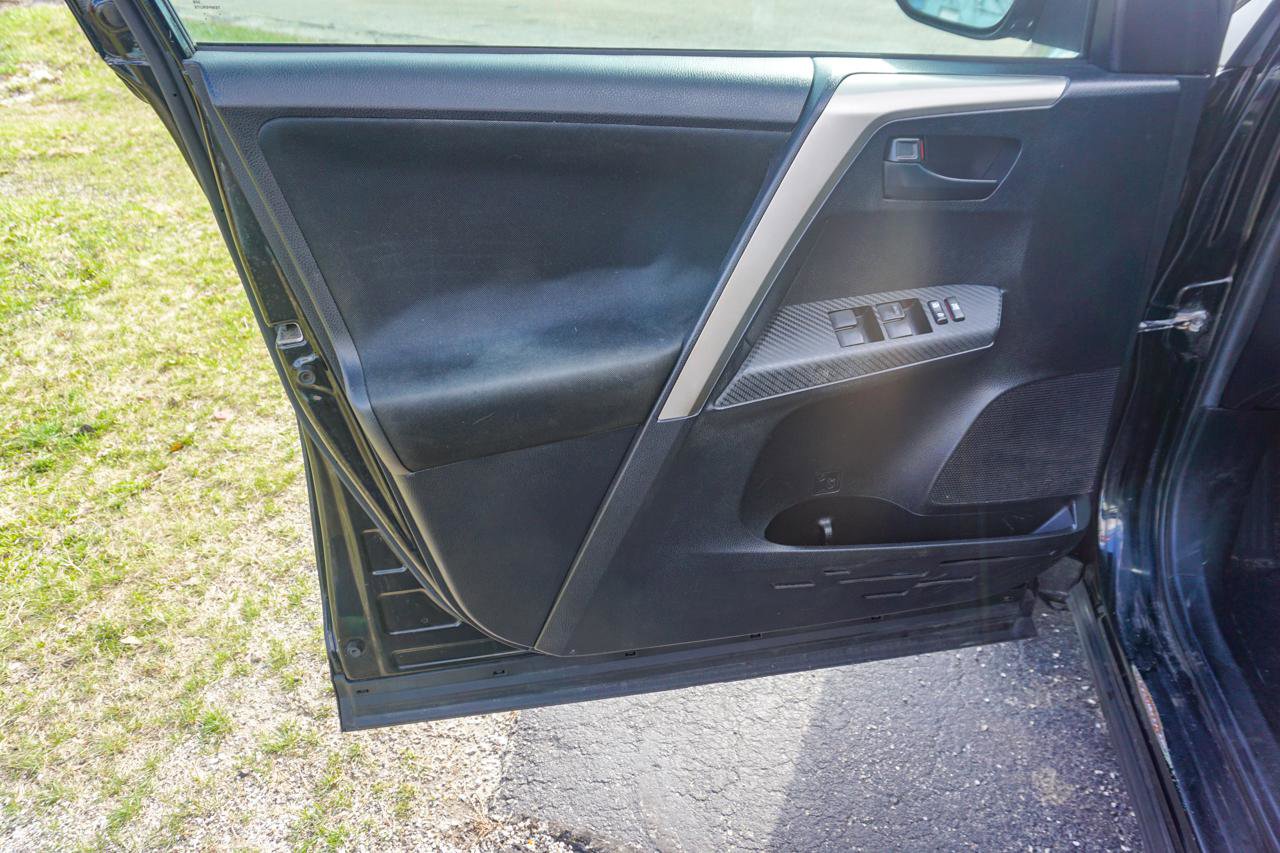 Used 2015 Toyota RAV4 LE image 26