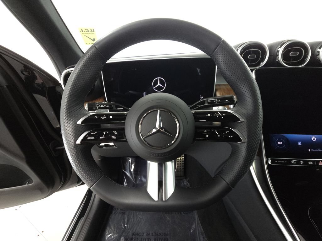 Used 2025 Mercedes-Benz GLC 350e 4MATIC image 11