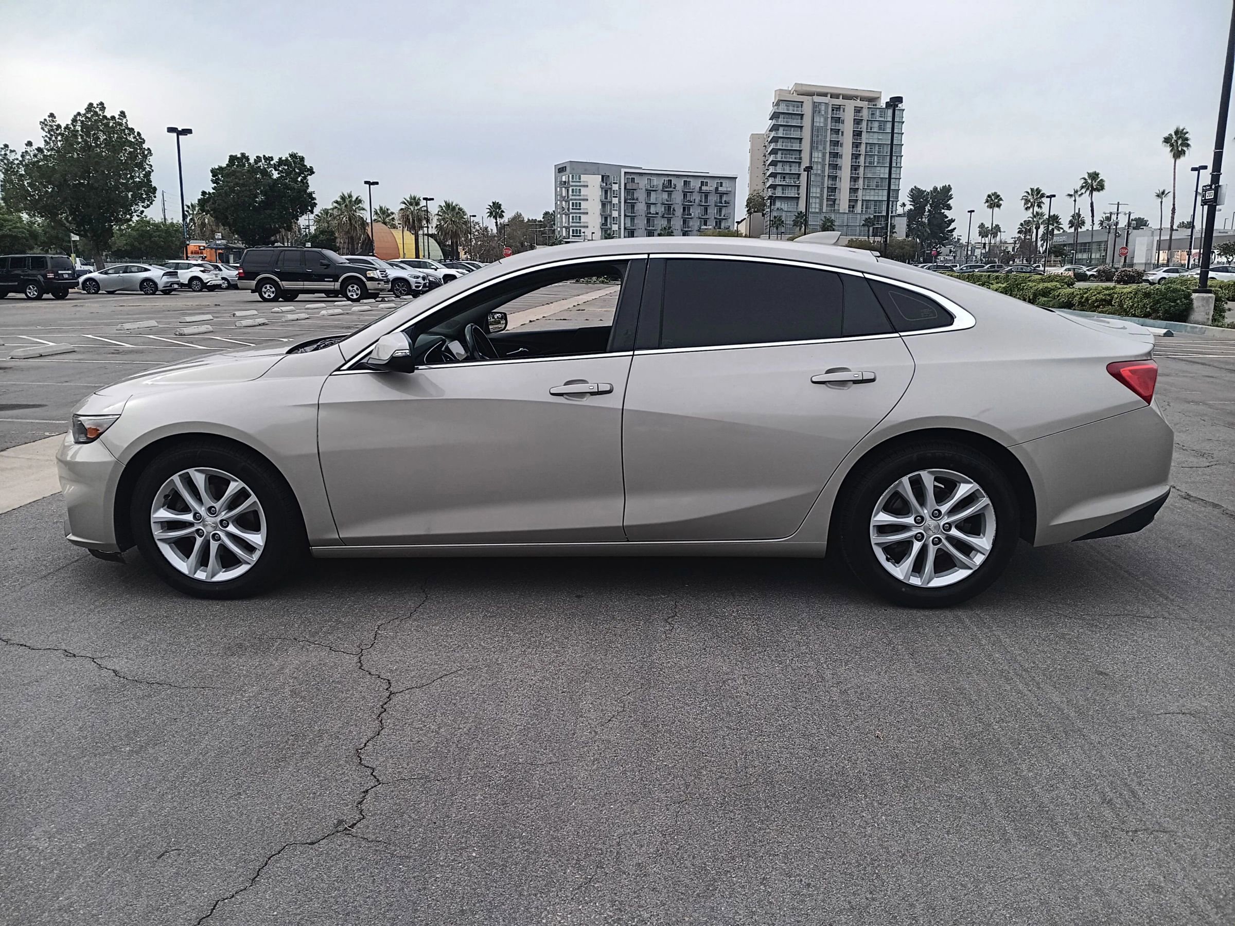 Used 2016 Chevrolet Malibu LT w/ Driver Confidence Package image 6