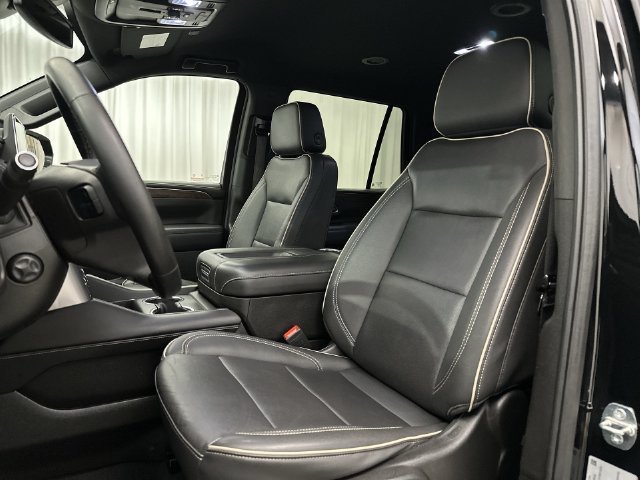 Used 2024 Chevrolet Tahoe Premier AWD/4WD image 16