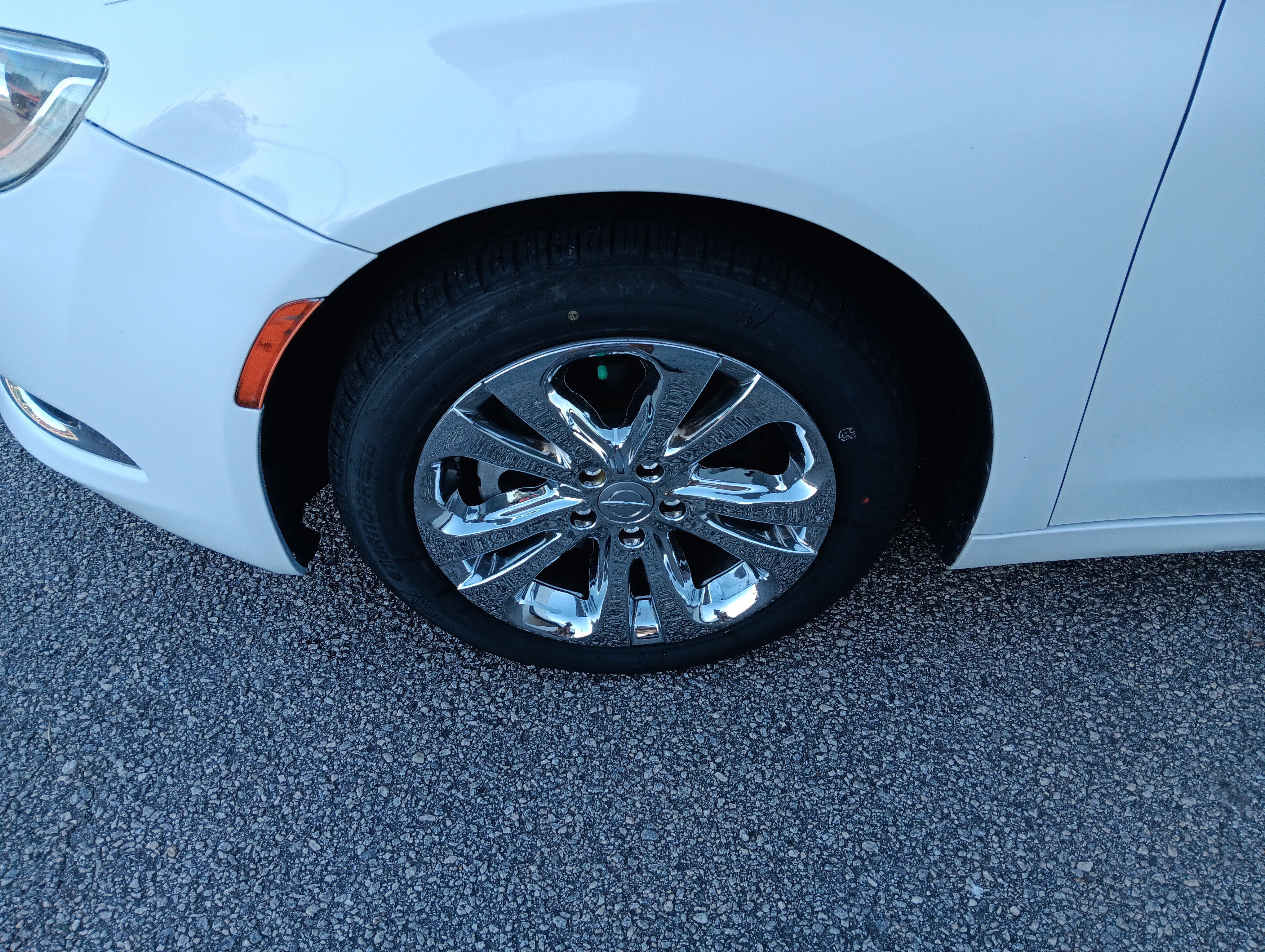 Used 2016 Chrysler 200 Limited w/ Anniversary Edition FWD image 2