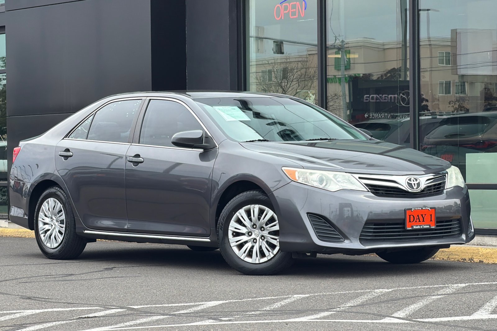 Used 2014 Toyota Camry LE FWD image 2