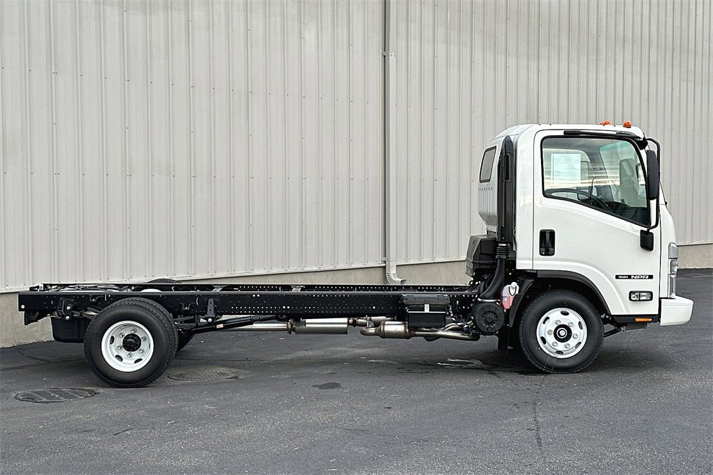 Used 2024 Isuzu NPR image 4