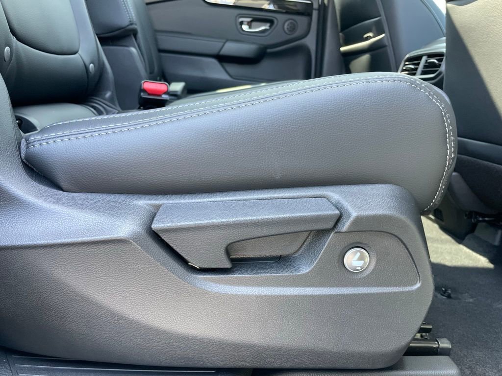 Certified 2025 Honda Pilot Touring image 32