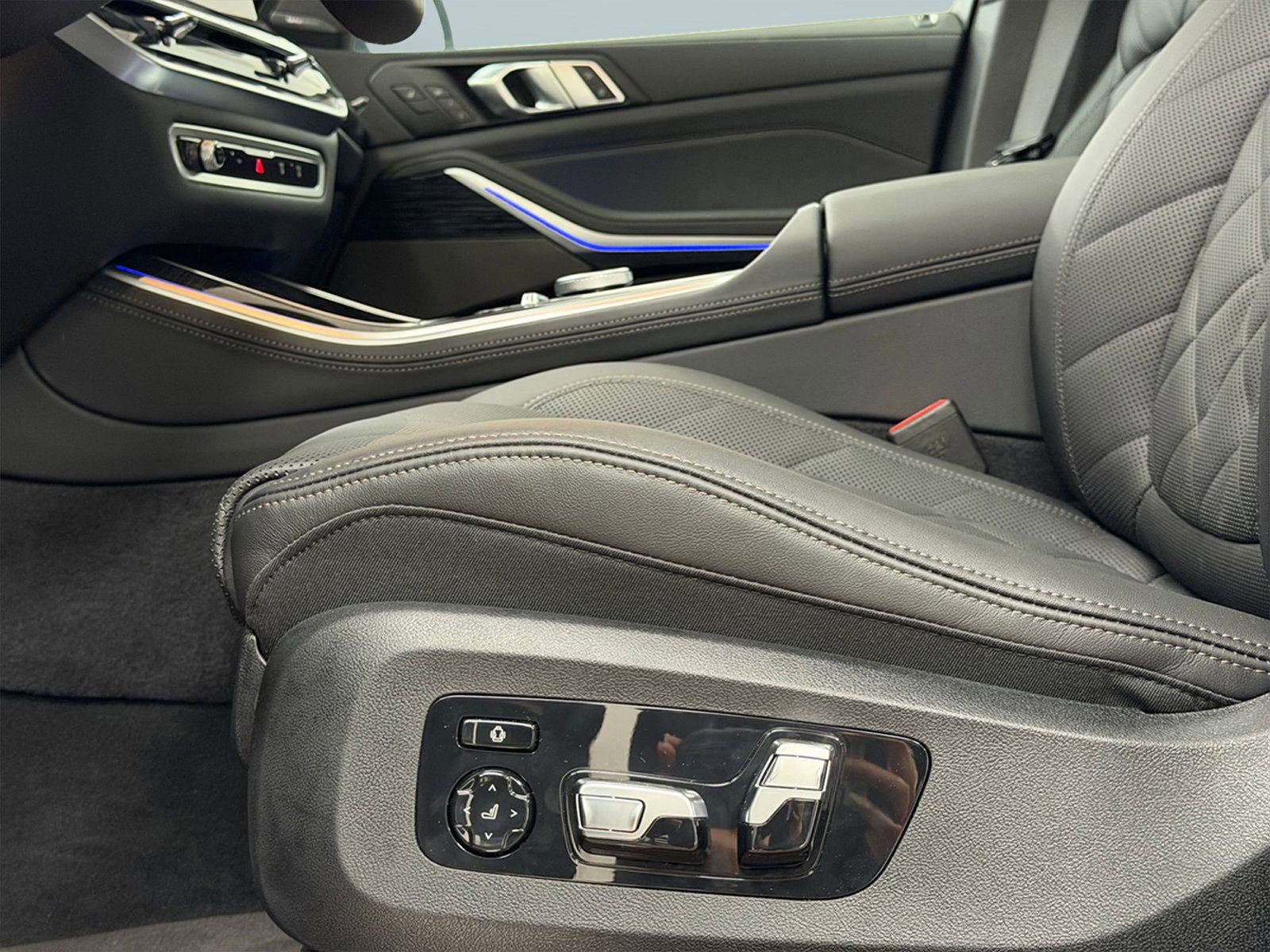 Used 2026 BMW X5 xDrive40i w/ M Sport Package image 22