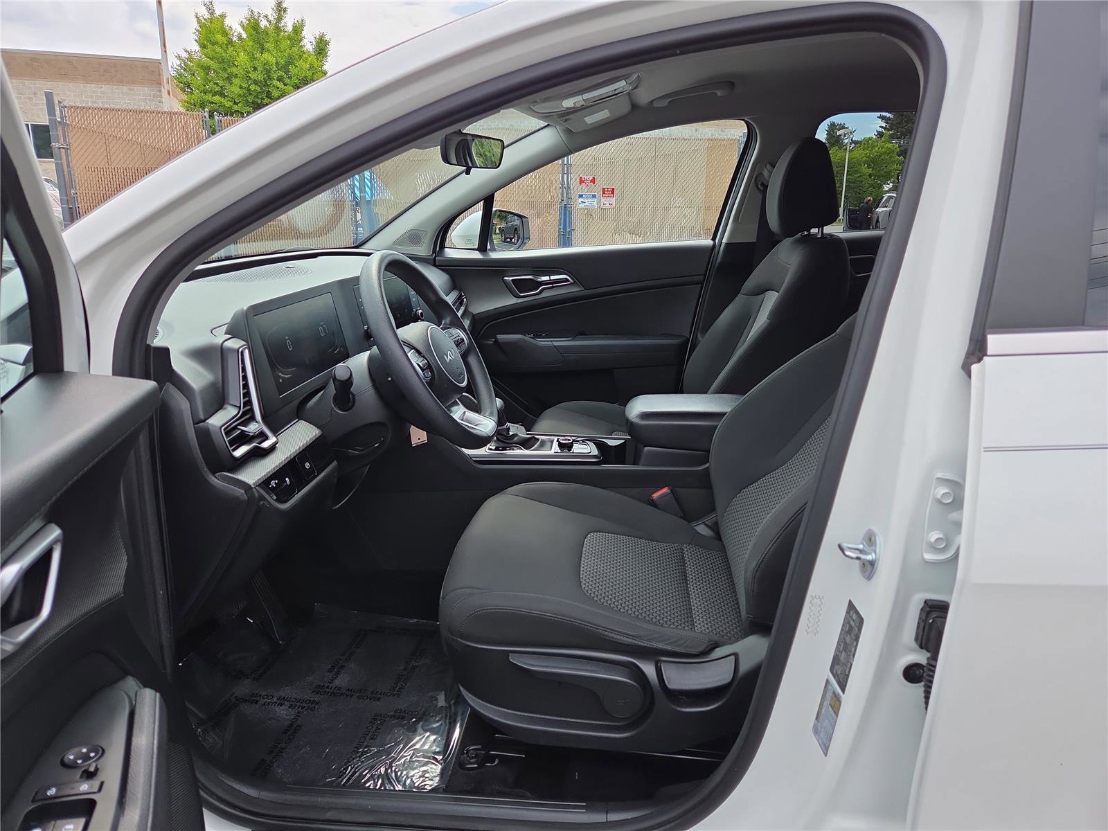 Used 2023 Kia Sportage LX AWD/4WD image 12