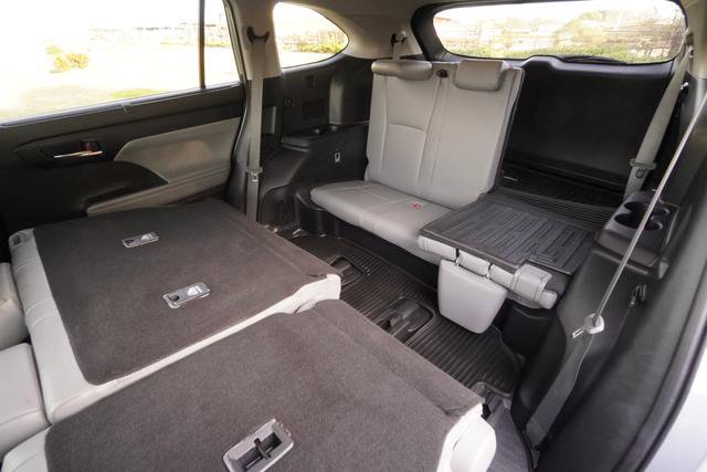 Used 2022 Toyota Highlander XLE image 31