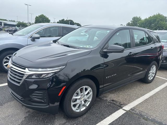 Used 2023 Chevrolet Equinox LS FWD image 2