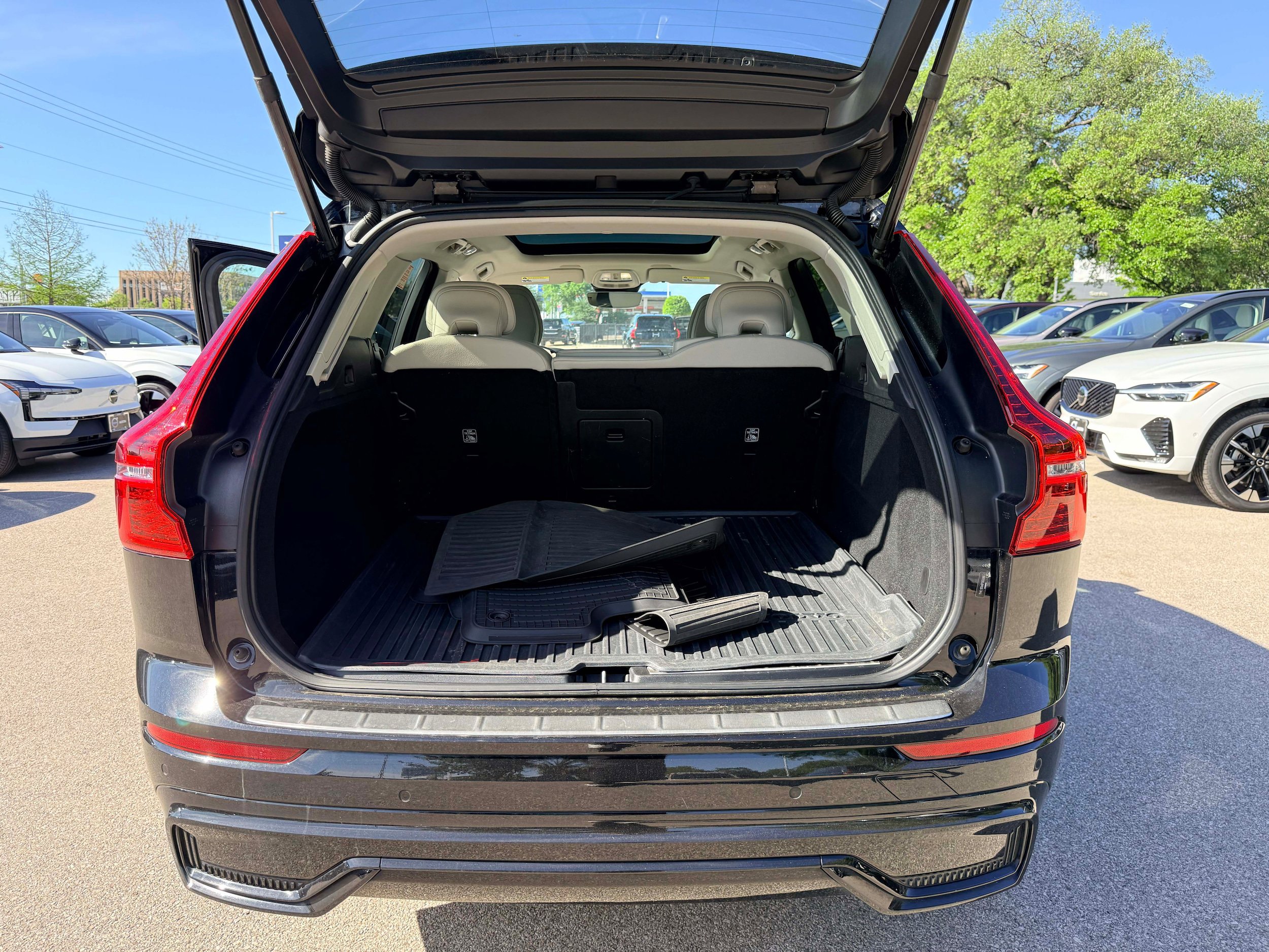 Certified 2023 Volvo XC60 B5 Plus w/ Climate Package image 20