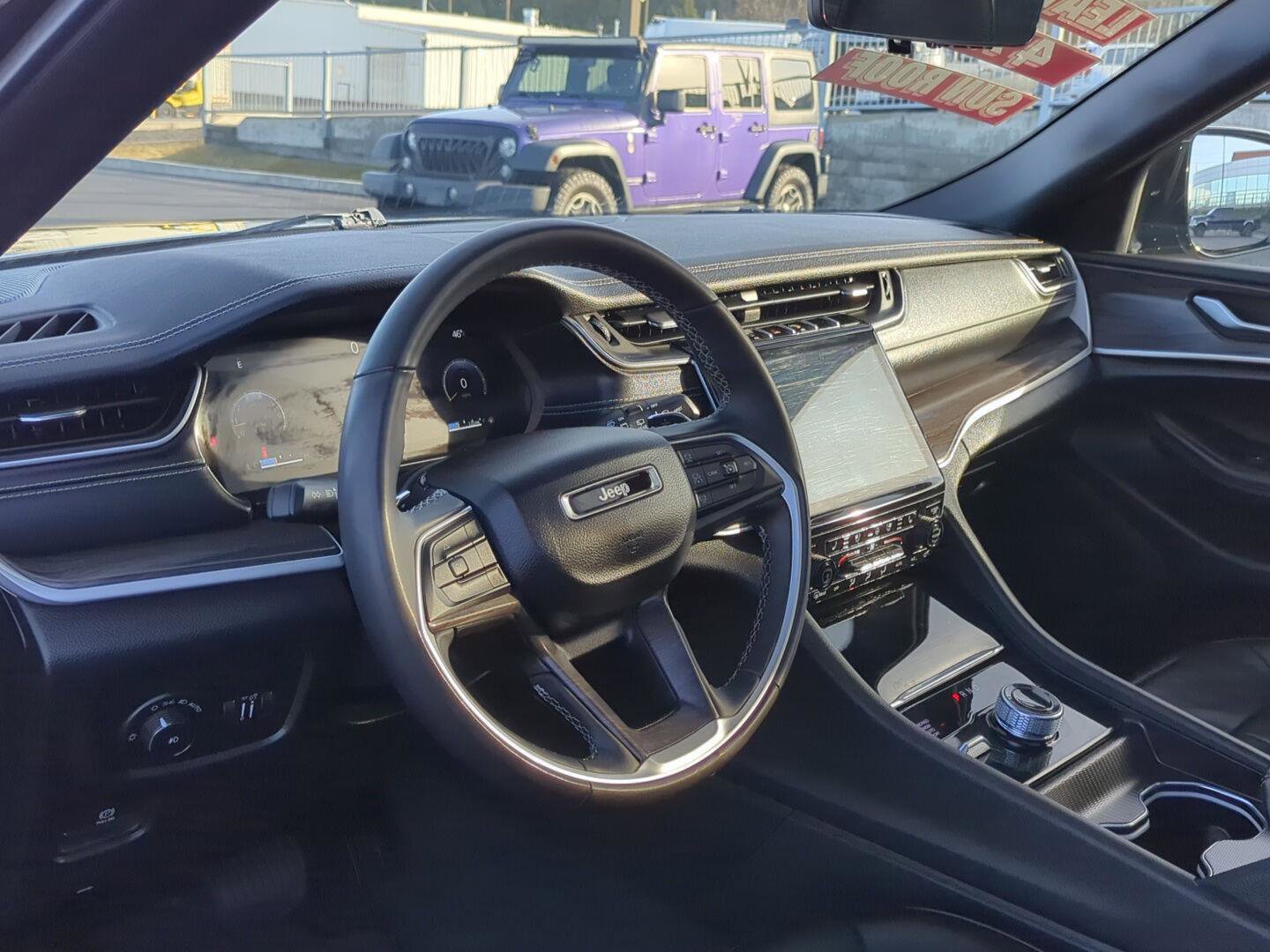 Used 2024 Jeep Grand Cherokee L Limited w/ Luxury Tech Group II image 14