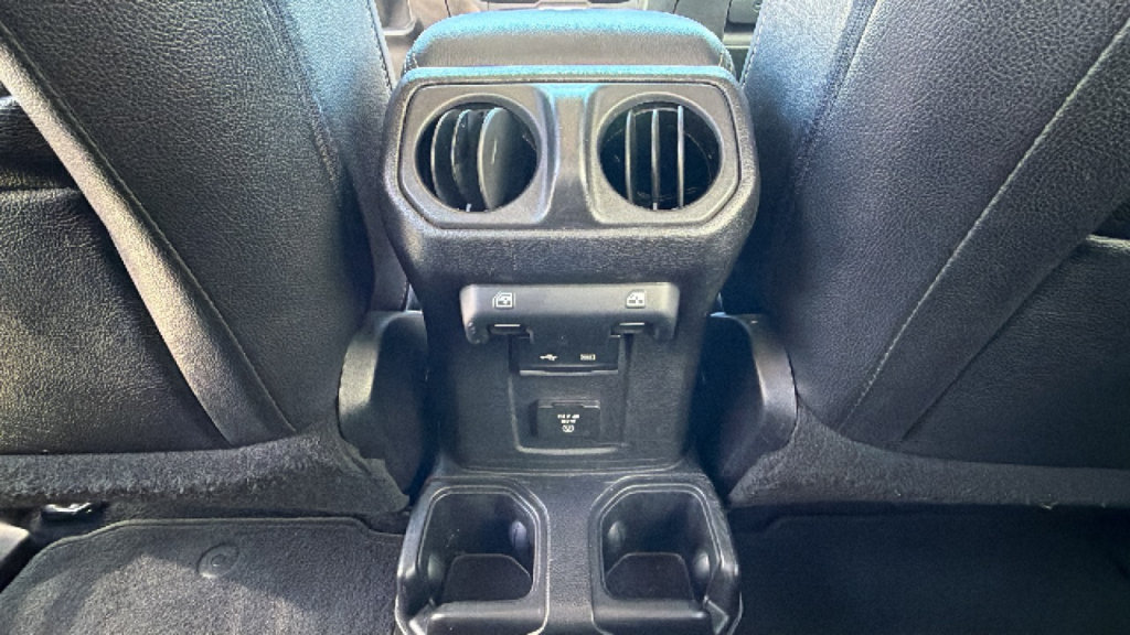 Used 2020 Jeep Wrangler Unlimited Sahara AWD/4WD image 25