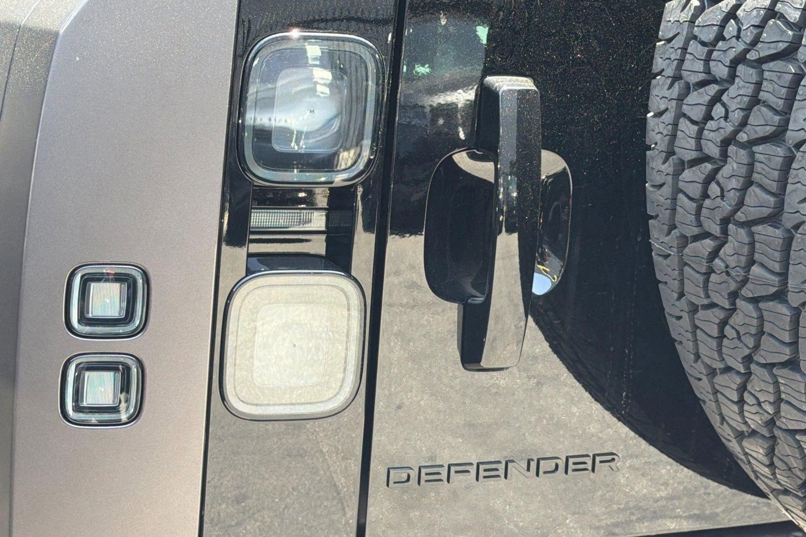 New 2026 Land Rover Defender 110 OCTA AWD/4WD image 19