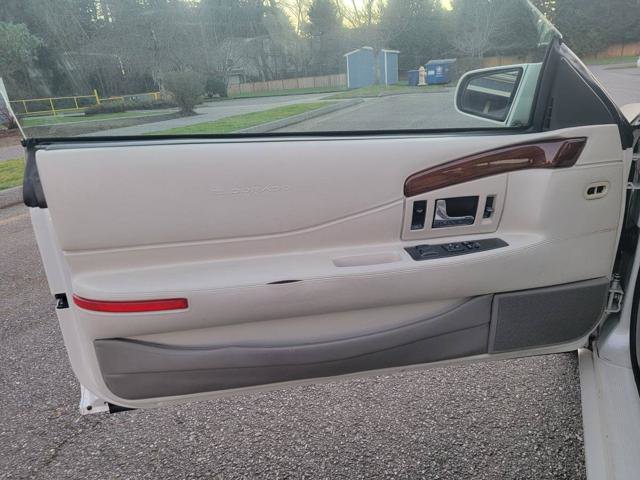 Used 2002 Cadillac Eldorado ESC w/ Preffered Equipment Group image 9