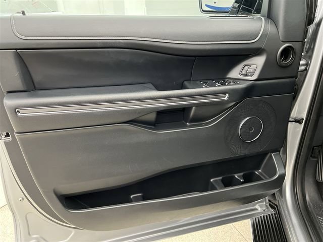 Used 2023 Ford Expedition XLT image 6