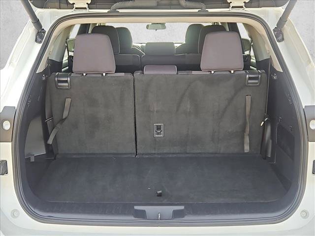Used 2025 Toyota Highlander LE FWD image 6