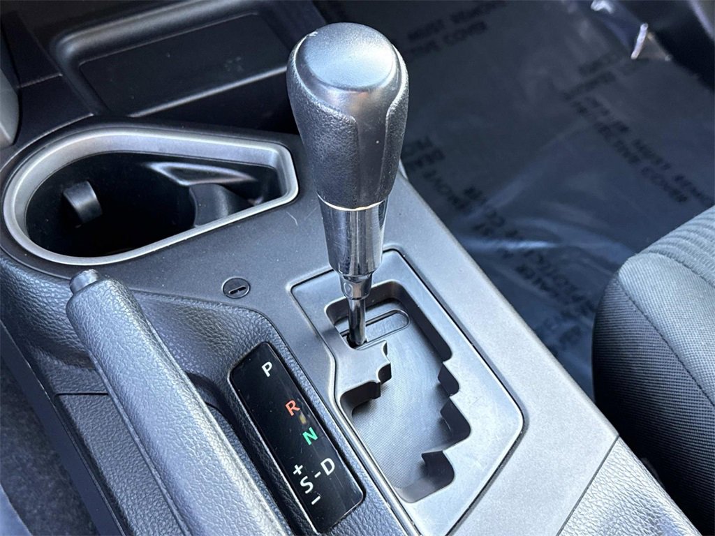 Used 2018 Toyota RAV4 LE image 6