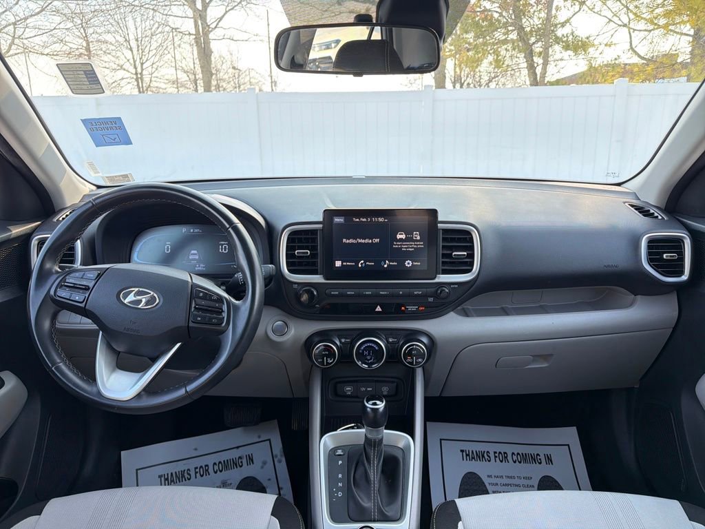 Used 2024 Hyundai Venue SEL image 15
