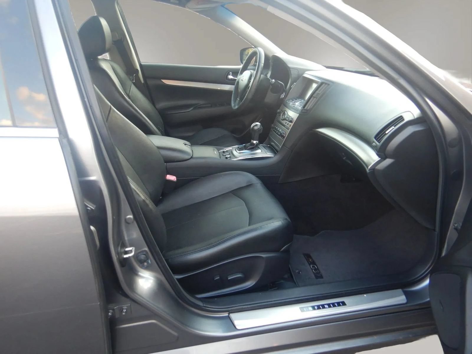 Used 2013 INFINITI G37 x Sedan w/ Premium Pkg AWD/4WD image 19