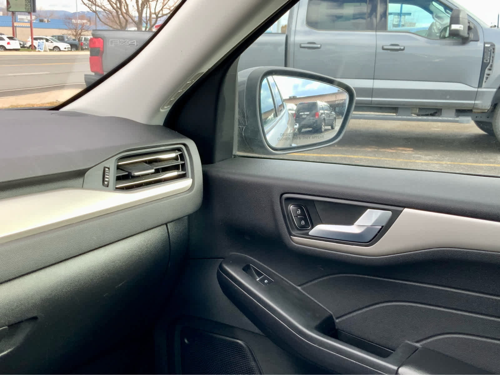 Used 2022 Ford Escape SEL image 30