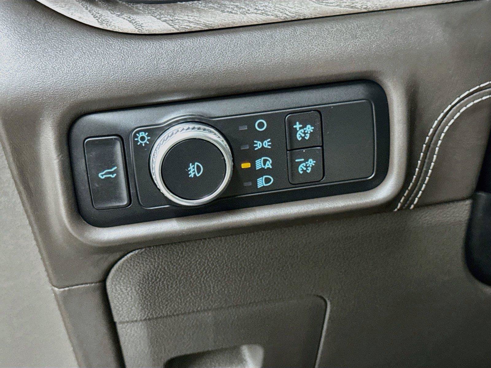Used 2020 Ford Explorer Platinum w/ Premium Technology Package AWD/4WD image 13