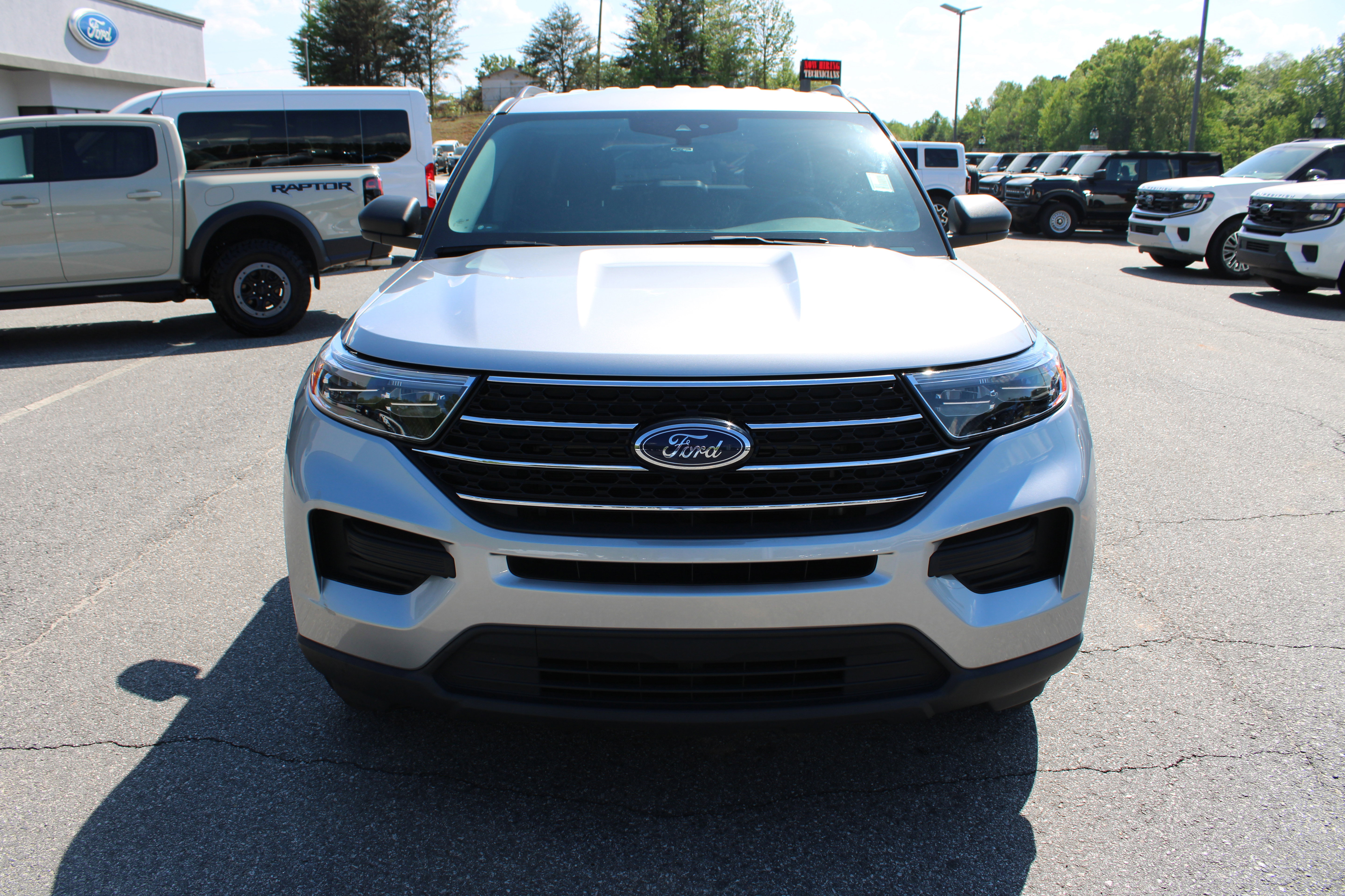 Used 2021 Ford Explorer XLT image 3