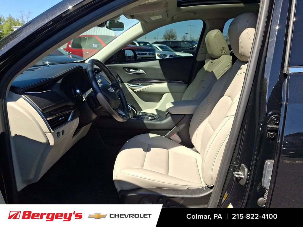 Certified 2022 Cadillac XT4 Luxury w/ Driver Awareness Package AWD/4WD image 16