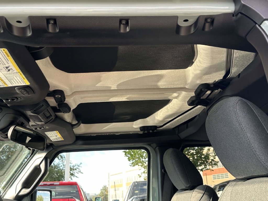 Used 2024 Jeep Wrangler Unlimited AWD/4WD image 4