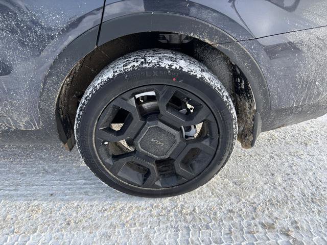 Certified 2025 Kia Sorento SX image 33