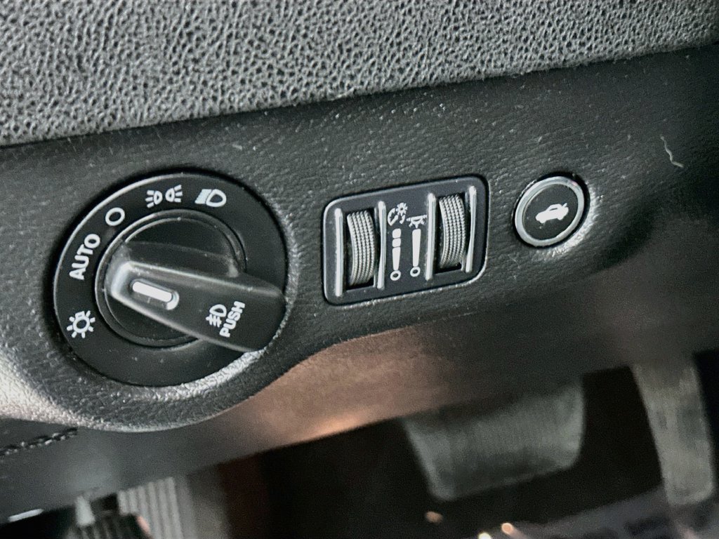 Certified 2023 Dodge Charger SXT AWD/4WD image 18