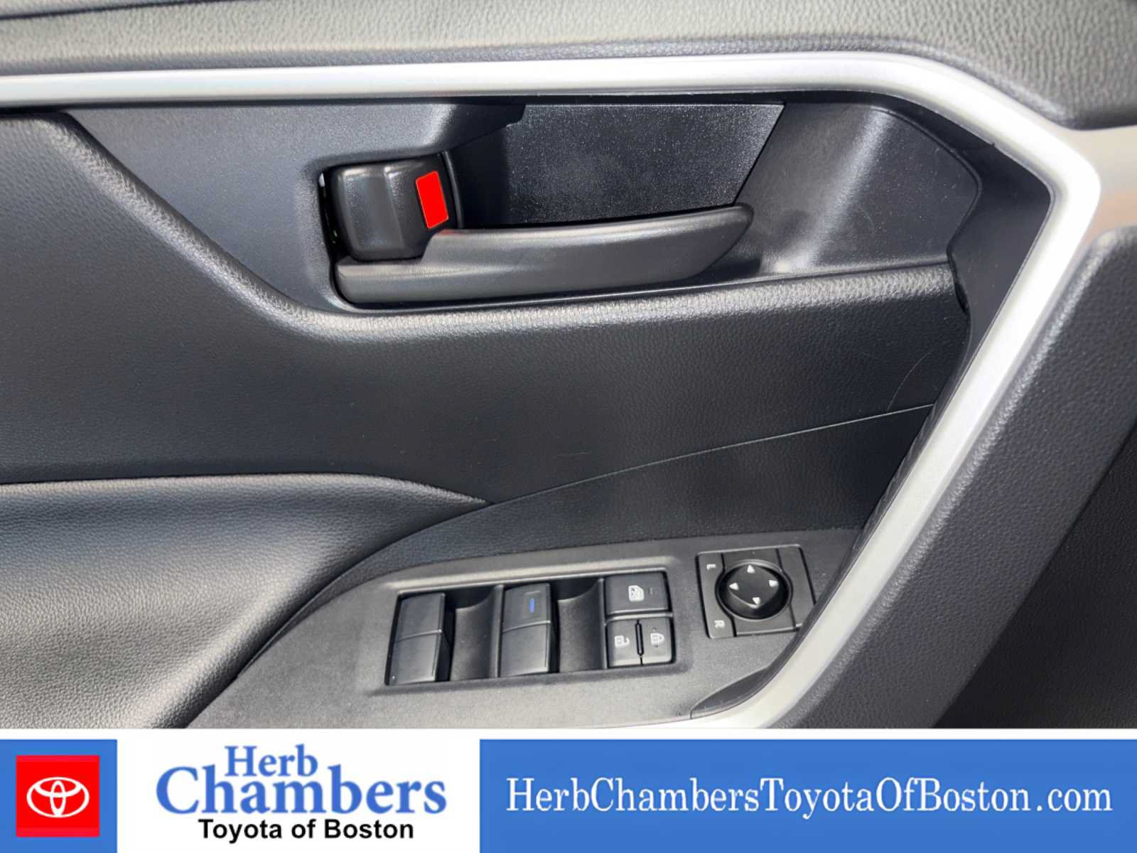 Used 2021 Toyota RAV4 SE w/ Carpet Mat Package (TMS) AWD/4WD image 14