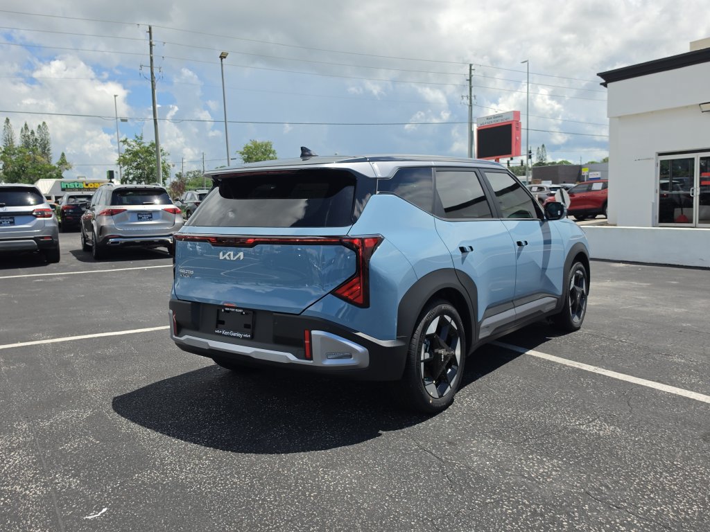 New 2027 Kia Seltos S FWD image 8
