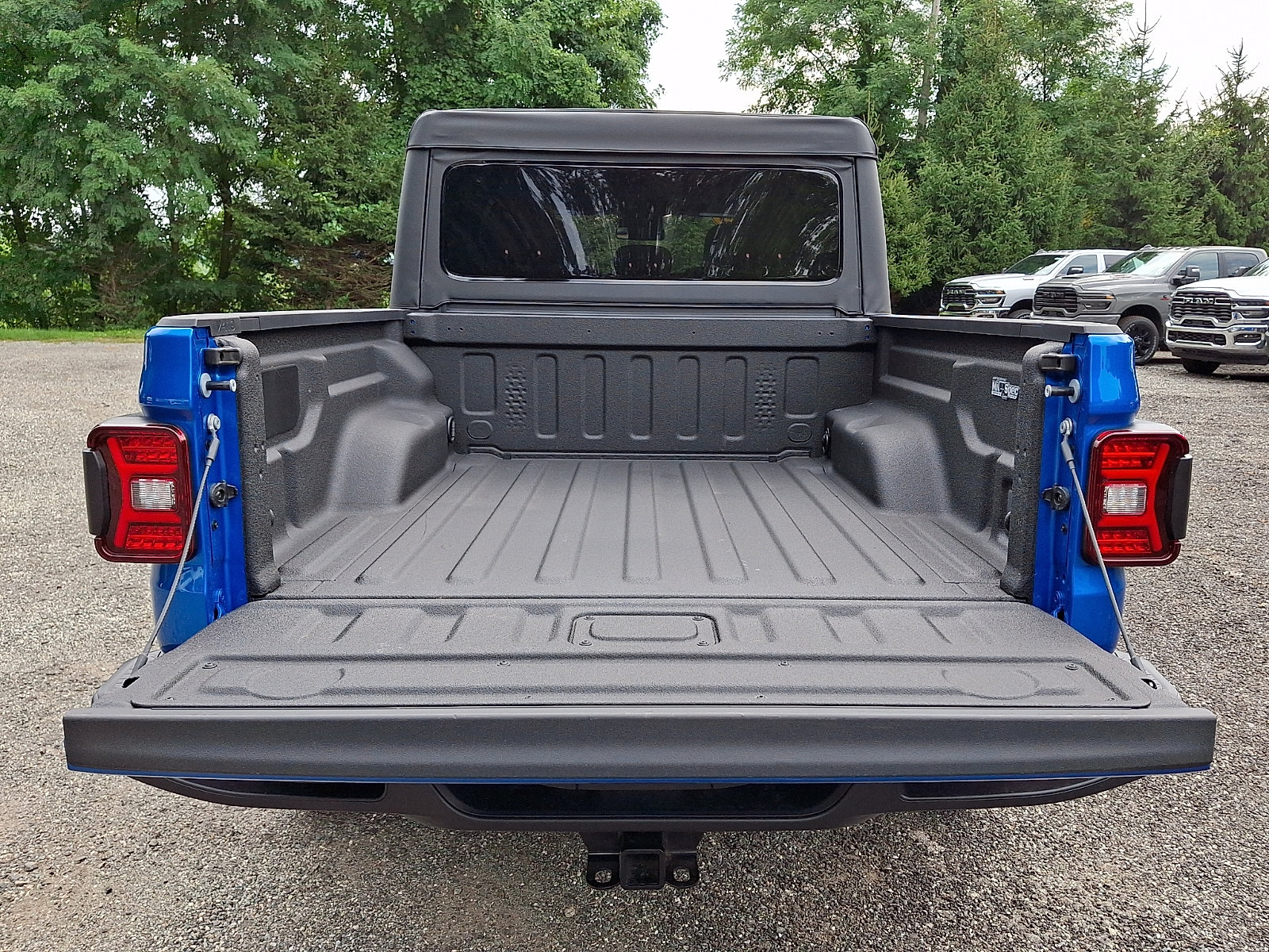 Certified 2025 Jeep Gladiator Sport AWD/4WD image 28
