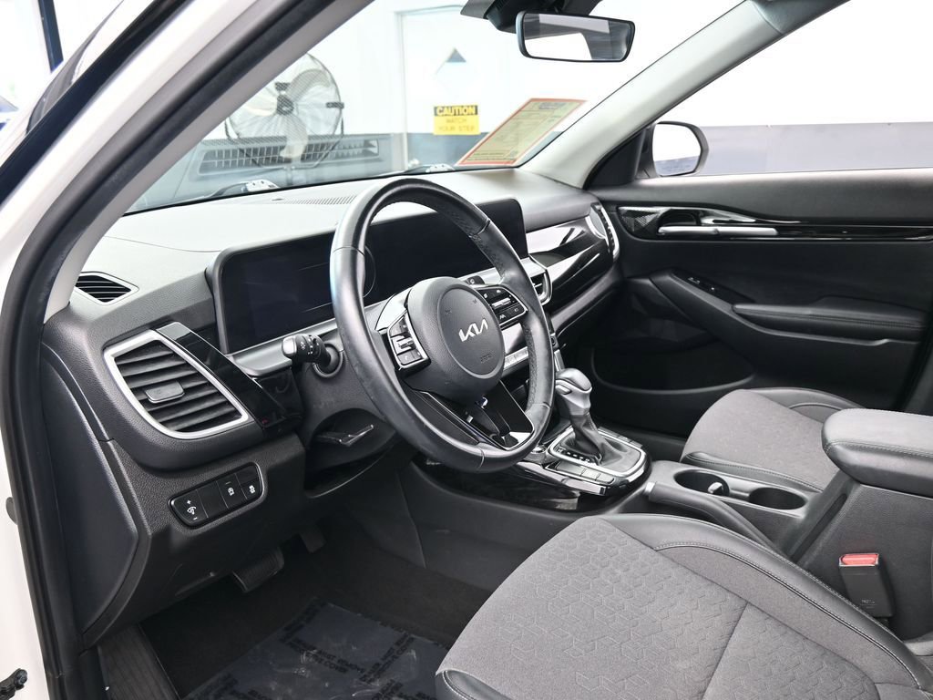 Used 2024 Kia Seltos S image 12