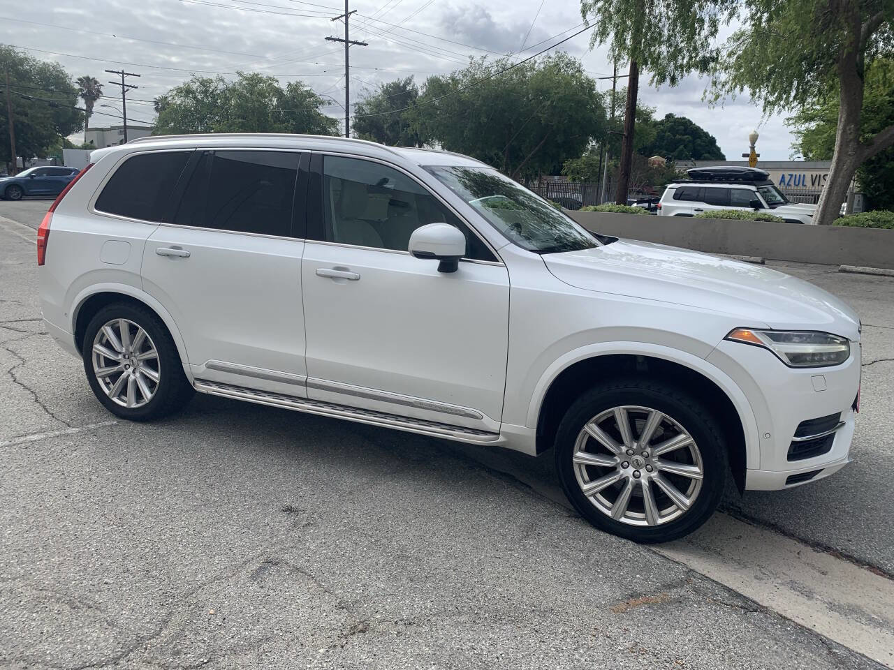 Used 2016 Volvo XC90 T8 Inscription w/ Vision Package AWD/4WD image 9