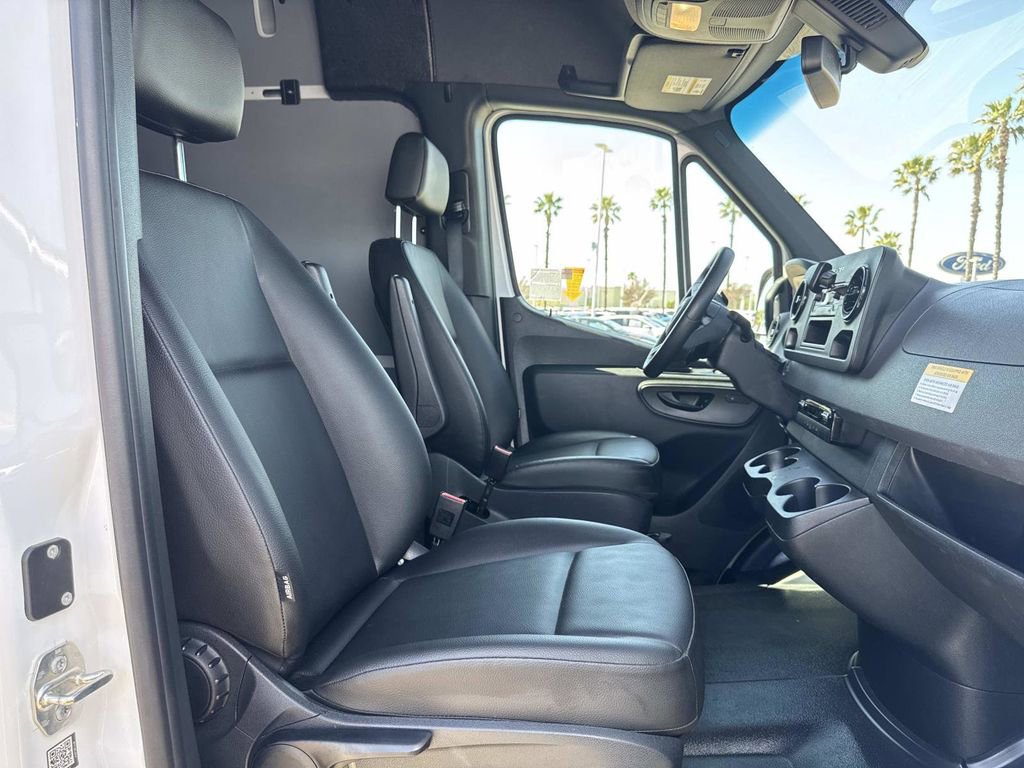 Used 2025 Mercedes-Benz Sprinter 2500 image 29