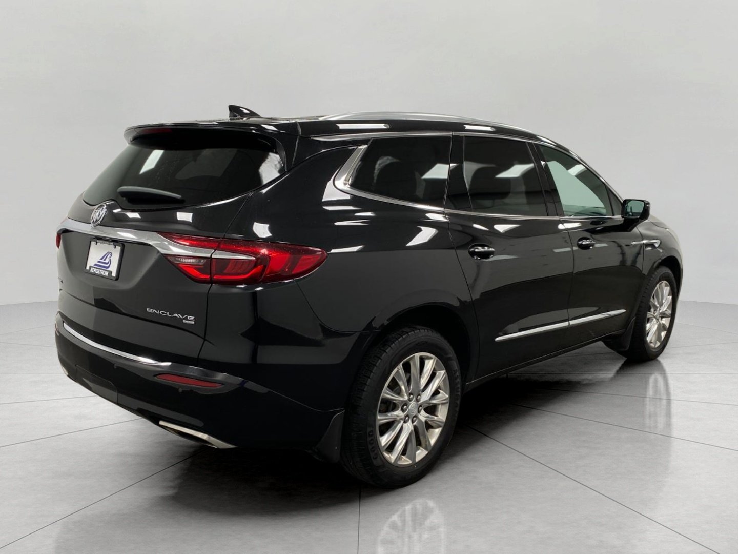 Used 2018 Buick Enclave Premium w/ Trailering Package AWD/4WD image 4