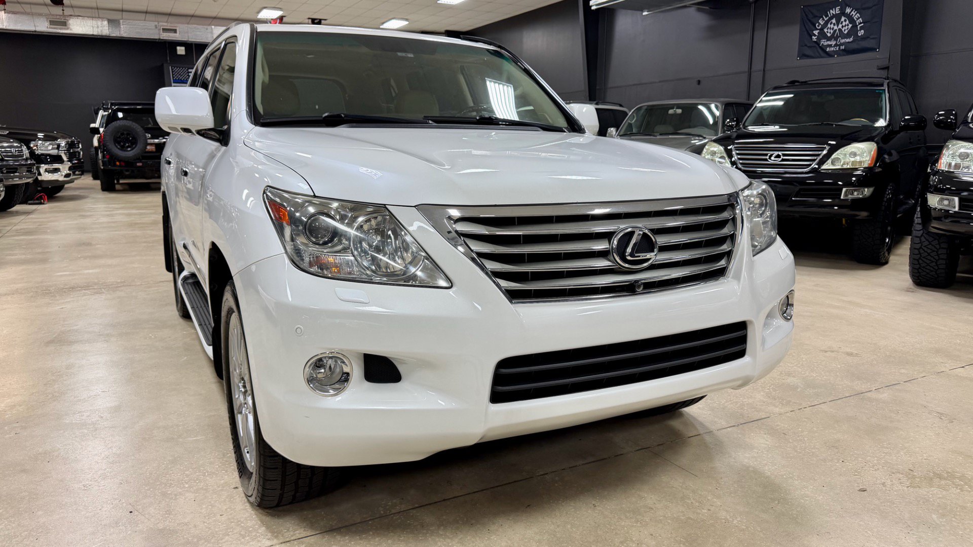 Used 2009 Lexus LX 570 4WD image 4