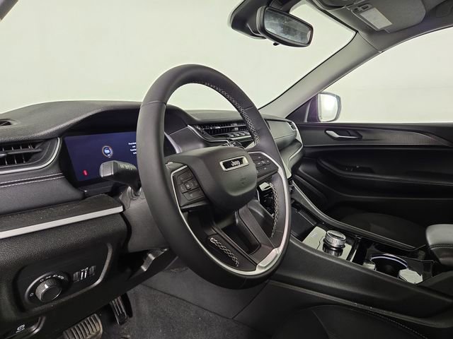 Used 2023 Jeep Grand Cherokee Laredo w/ Luxury Tech Group I image 15