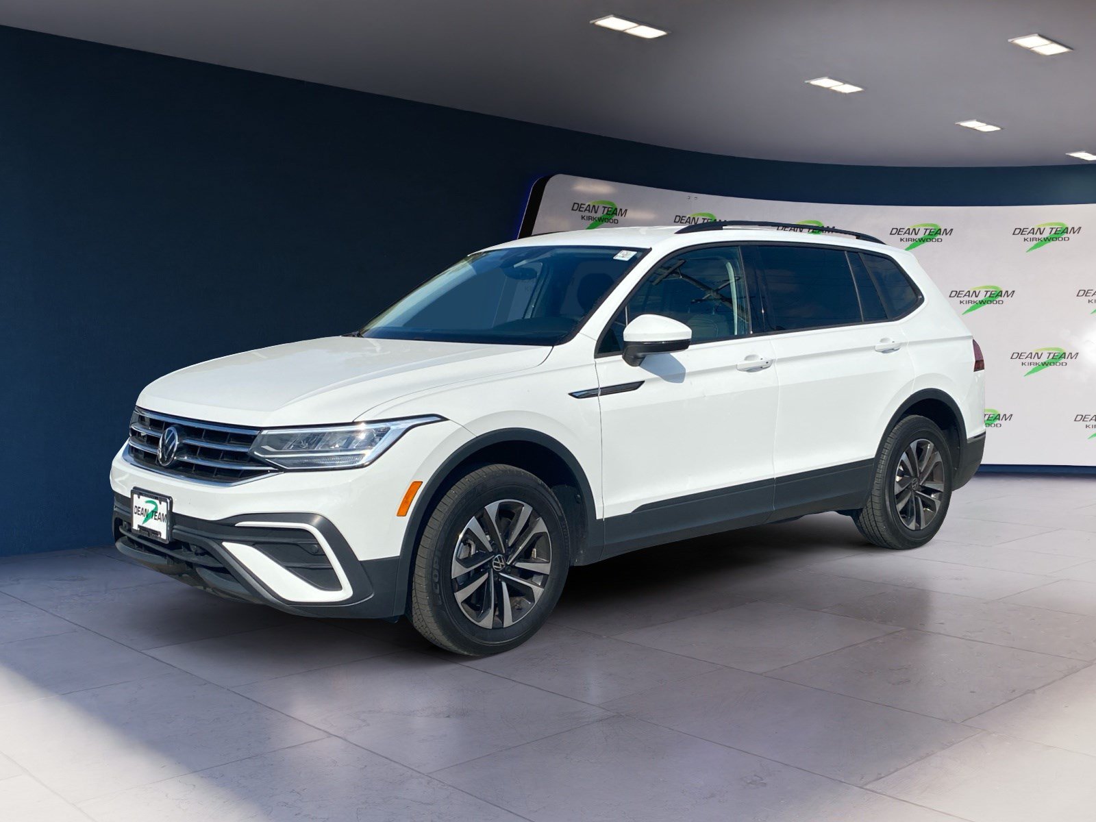 Used 2024 Volkswagen Tiguan S AWD/4WD image 3