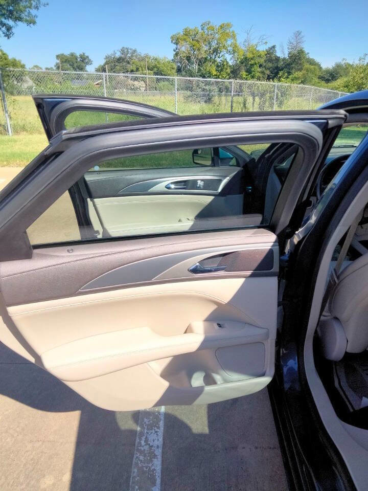 Used 2018 Lincoln MKZ Premiere image 11