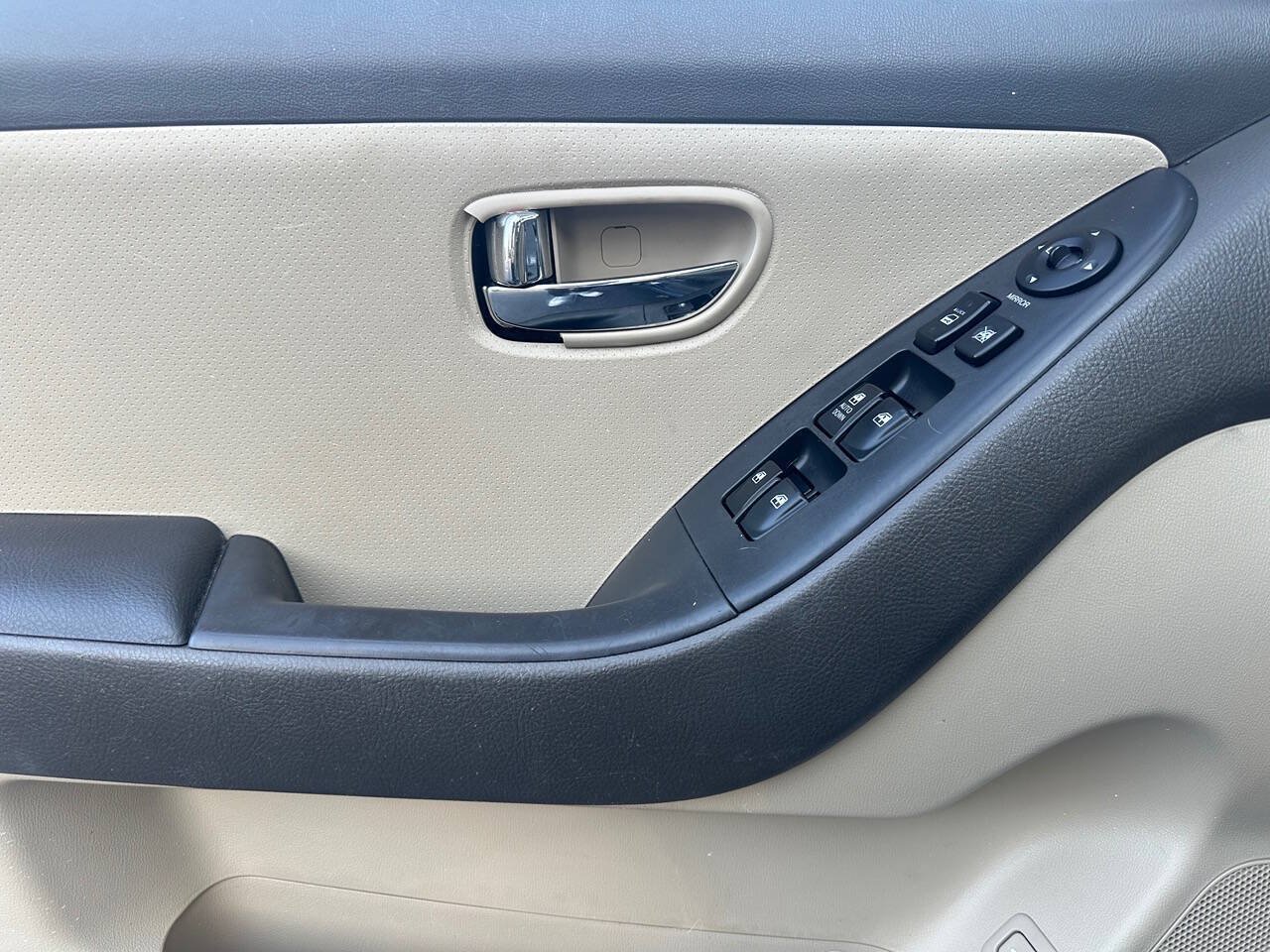 Used 2010 Hyundai Elantra GLS FWD image 14
