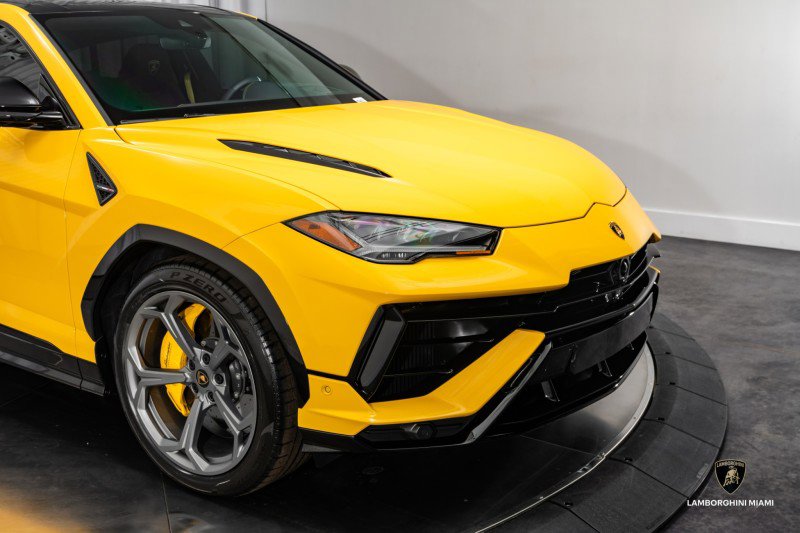 Used 2024 Lamborghini Urus S image 2