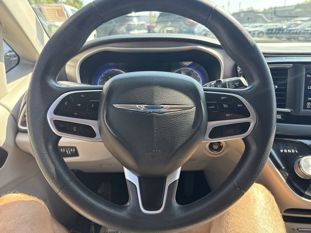 Used 2018 Chrysler Pacifica Touring Plus w/ Tire & Wheel Group image 12