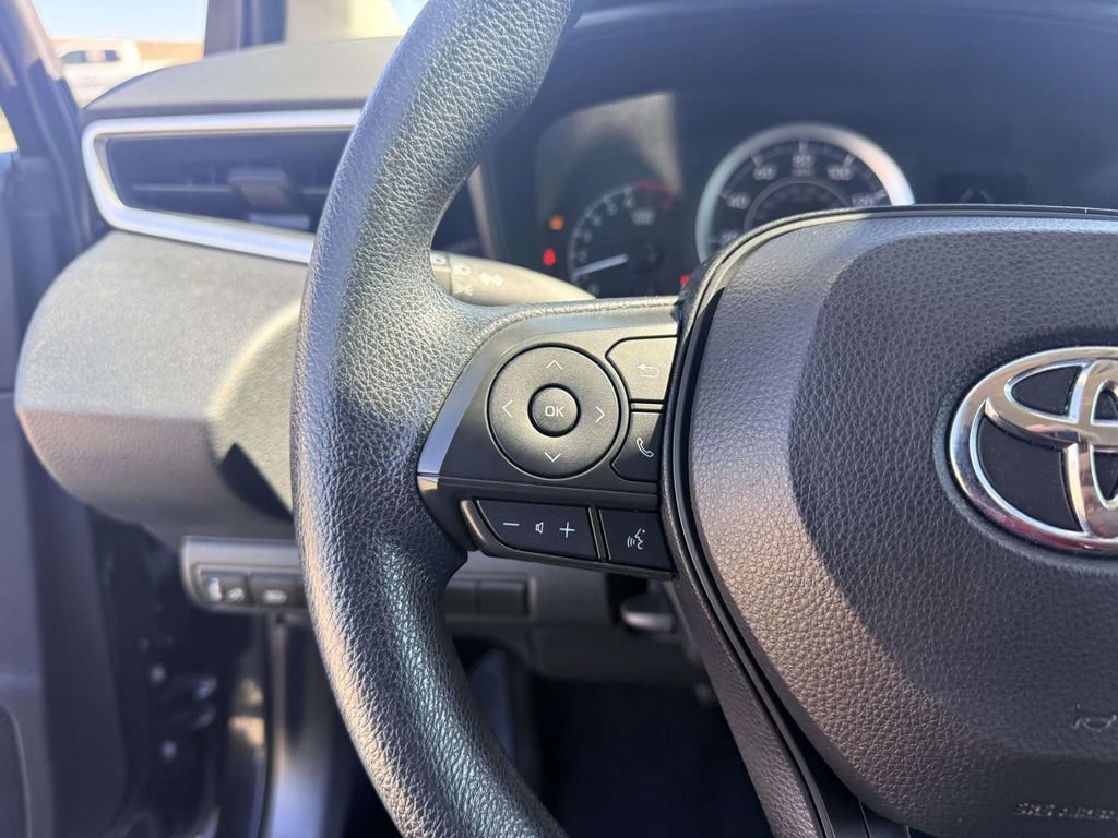 Used 2022 Toyota Corolla LE image 17