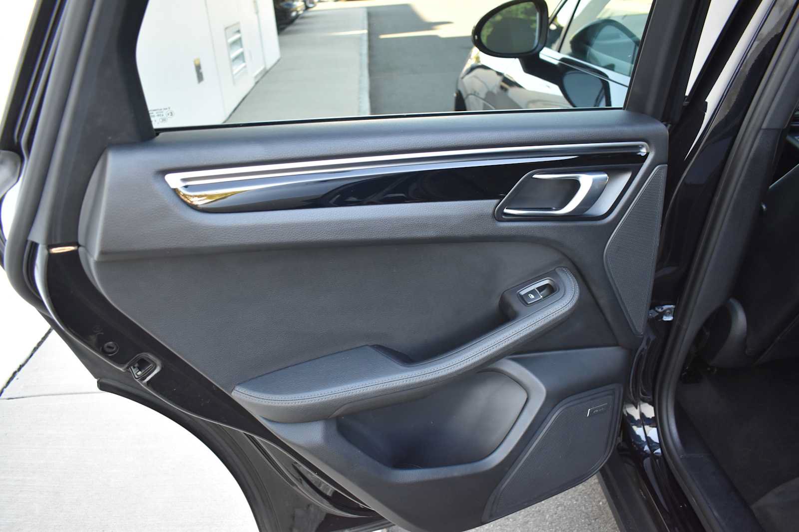 Used 2021 Porsche Macan S AWD/4WD image 14