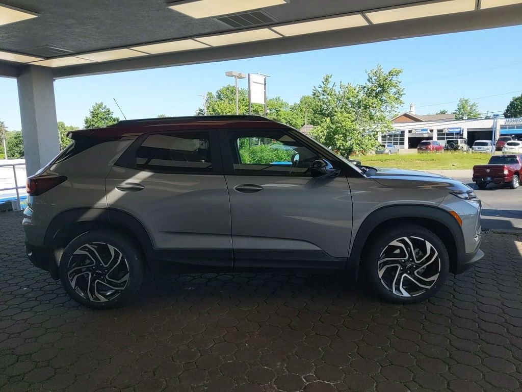 Used 2025 Chevrolet TrailBlazer RS w/ Convenience Package AWD/4WD image 5