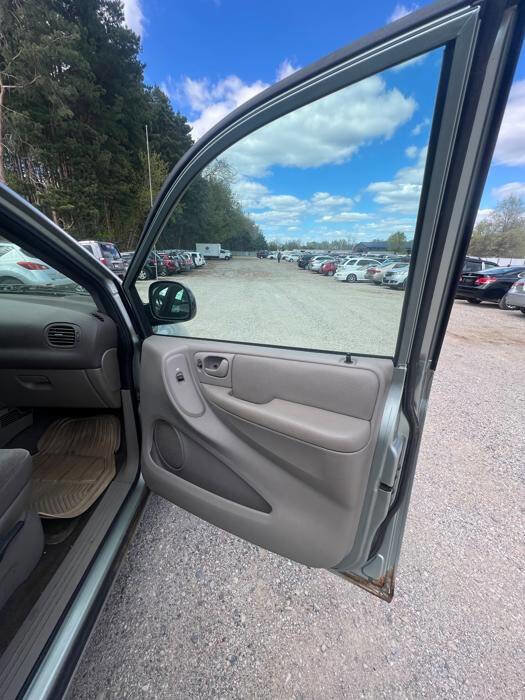 Used 2003 Dodge Caravan Sport FWD image 20