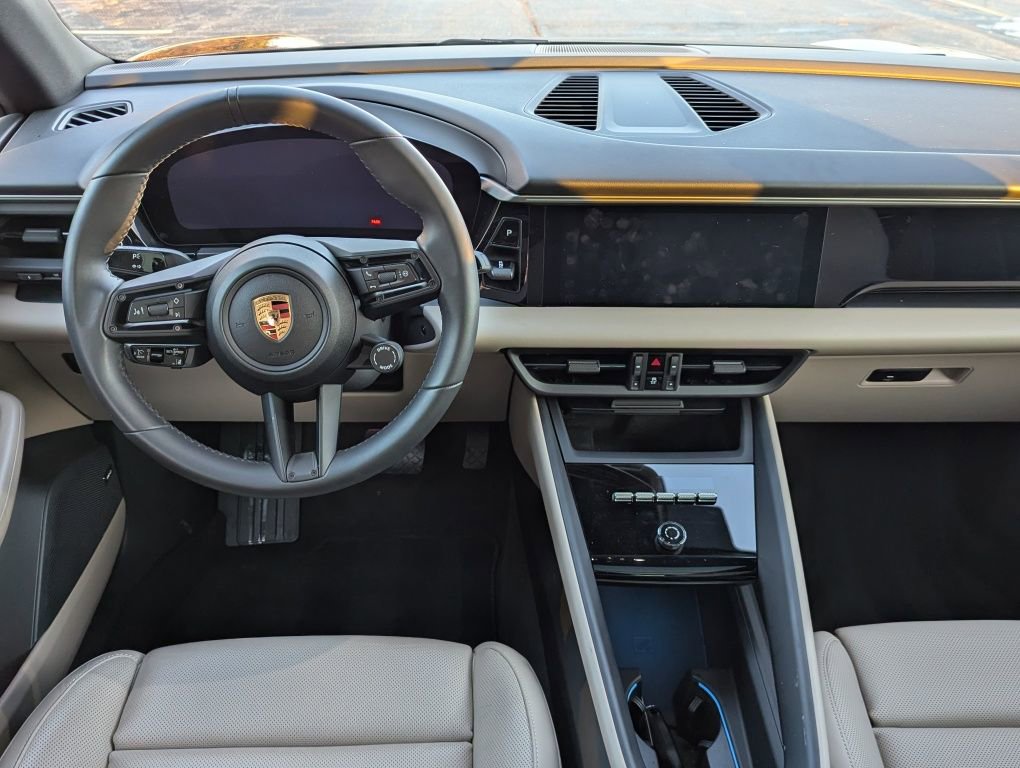 Certified 2025 Porsche Macan Electric image 34